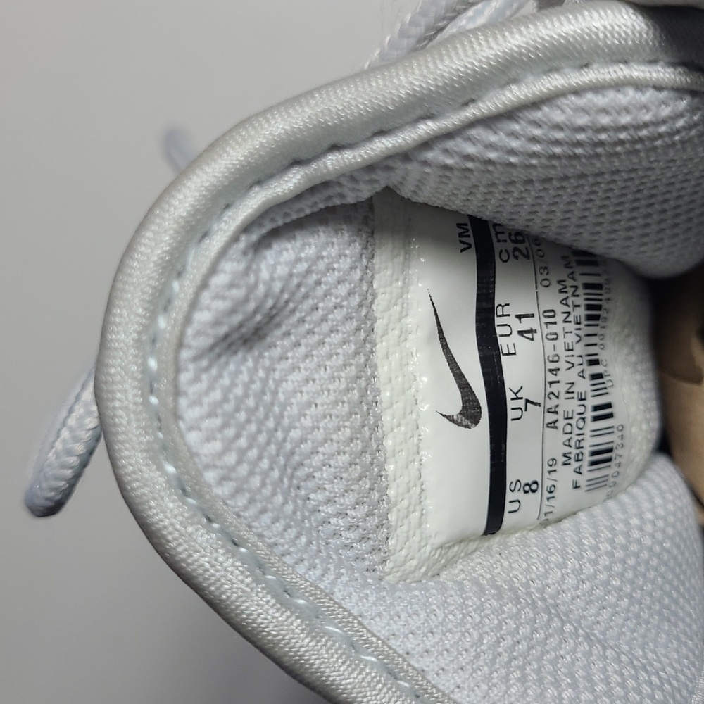 WOMEN'S' S  NIKE  LIGHT GREY RUNNING SNEAKERS  Size 8 PRE LOVED GOOD CONDITION . - Picture 5 of 9